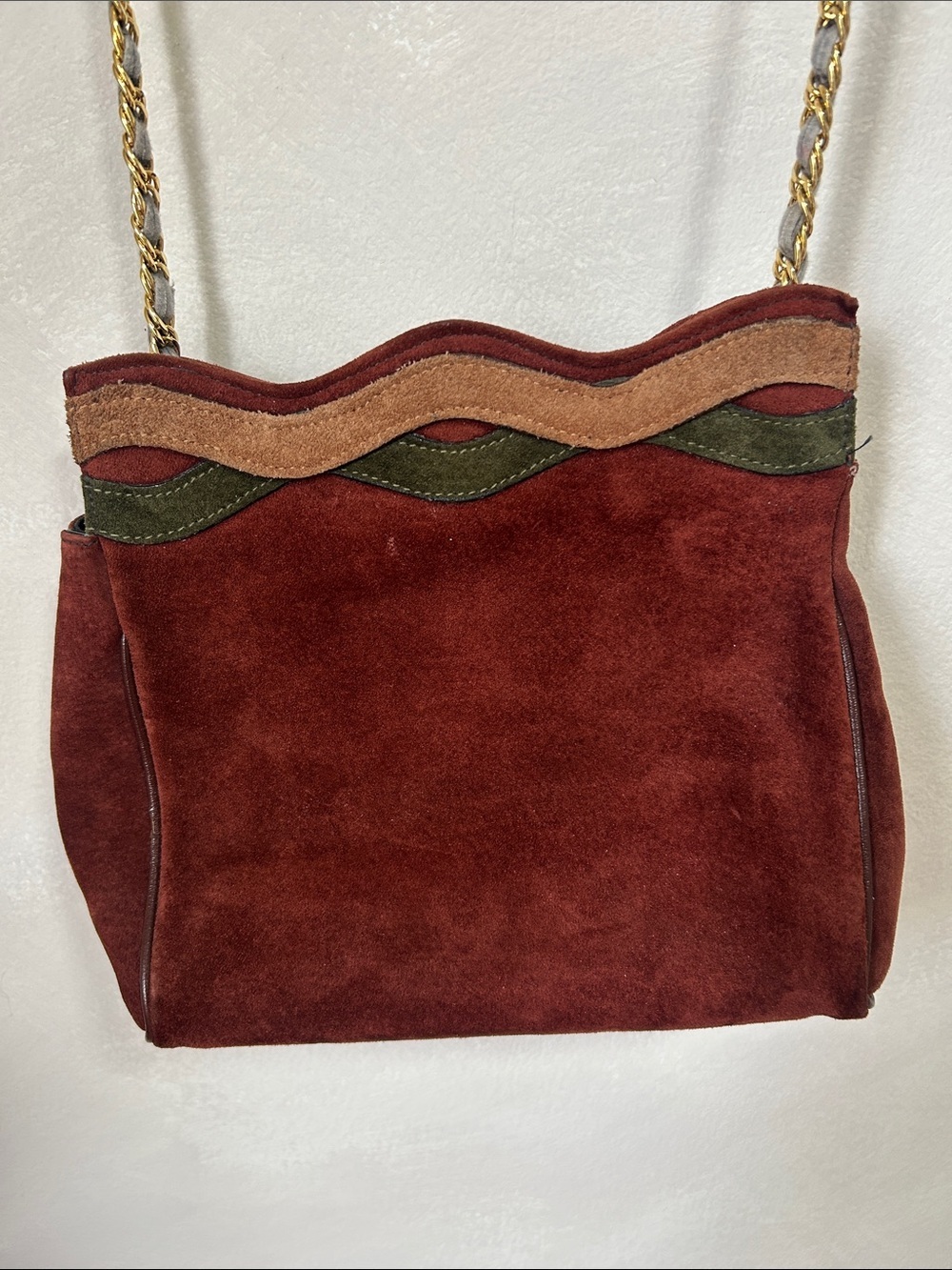 Vintage Suede Purse burgundy wavy detail mod scalloped gold strap crossbody